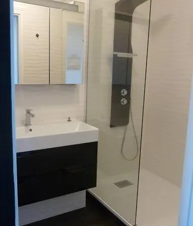 Front De - Emplacement Prise - T2 Moderne Et Climatise - A Pied Appartement Bandol